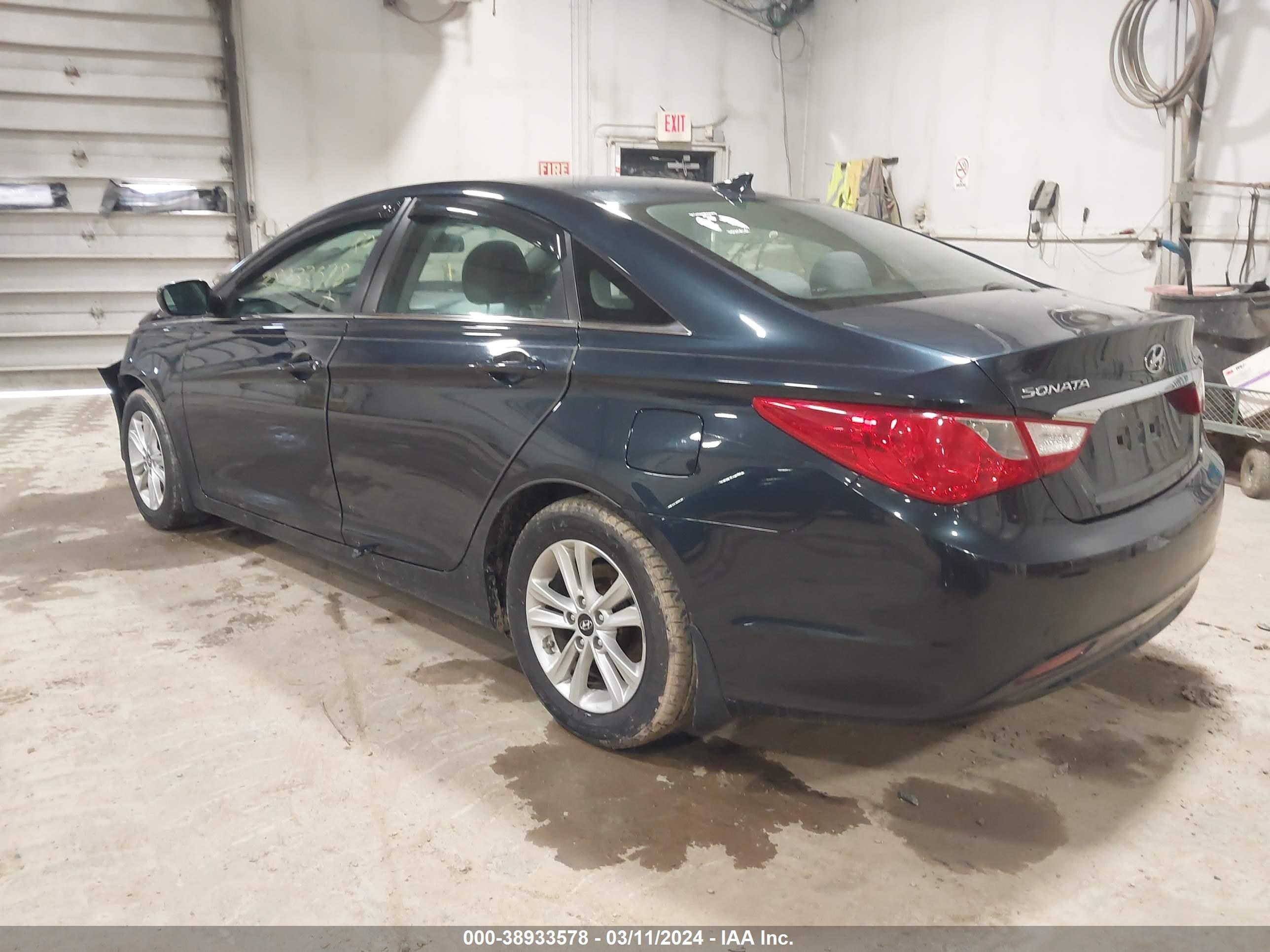 Photo 2 VIN: 5NPEB4AC0DH599457 - HYUNDAI SONATA 