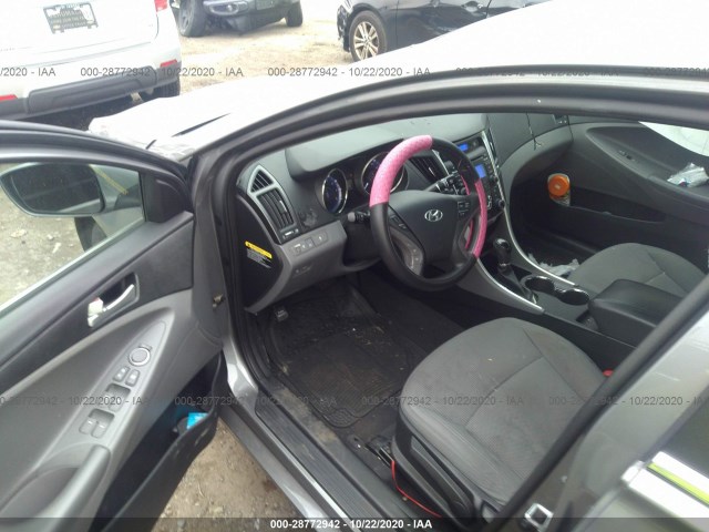 Photo 4 VIN: 5NPEB4AC0DH599782 - HYUNDAI SONATA 