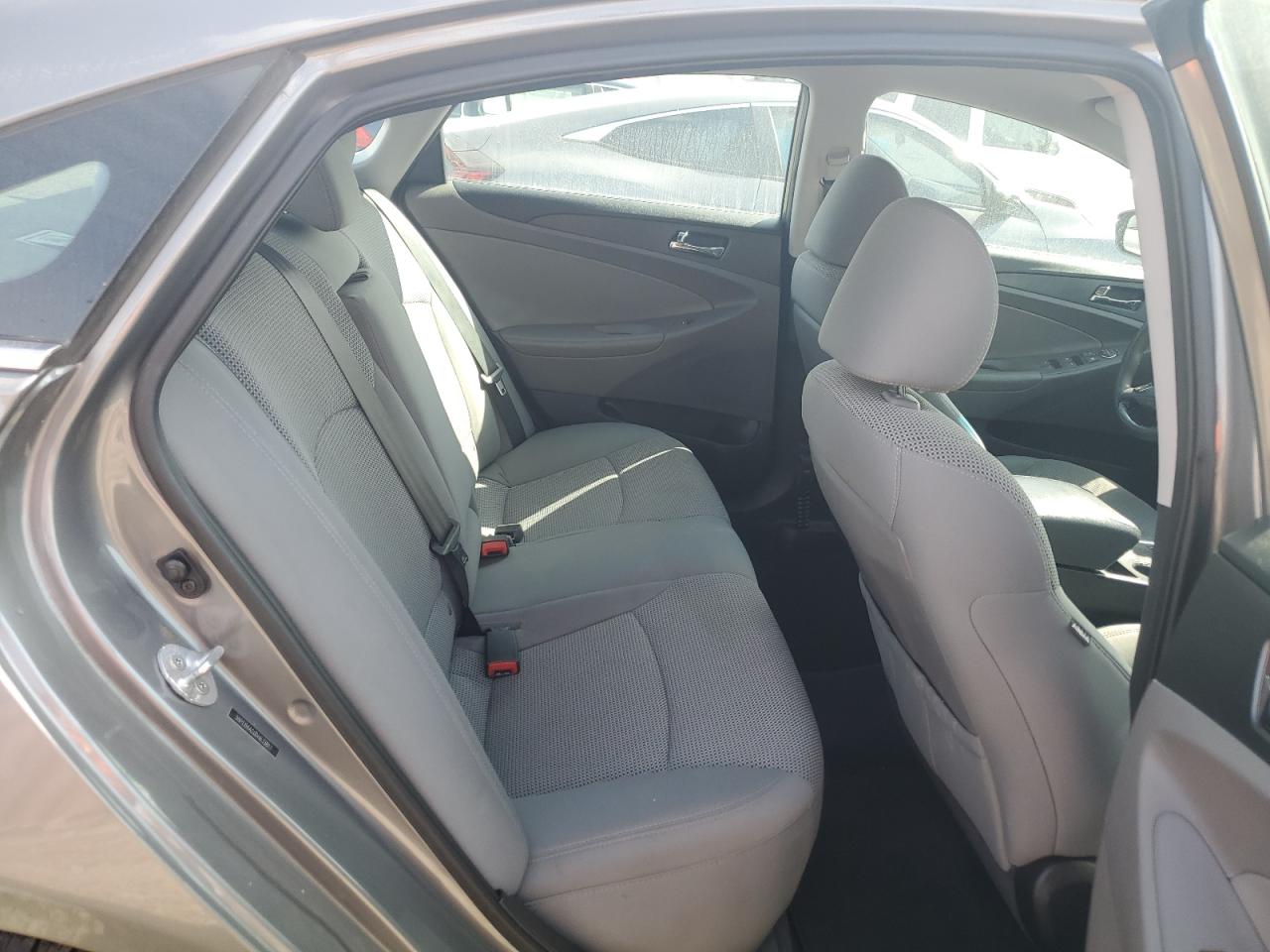 Photo 9 VIN: 5NPEB4AC0DH633817 - HYUNDAI SONATA 