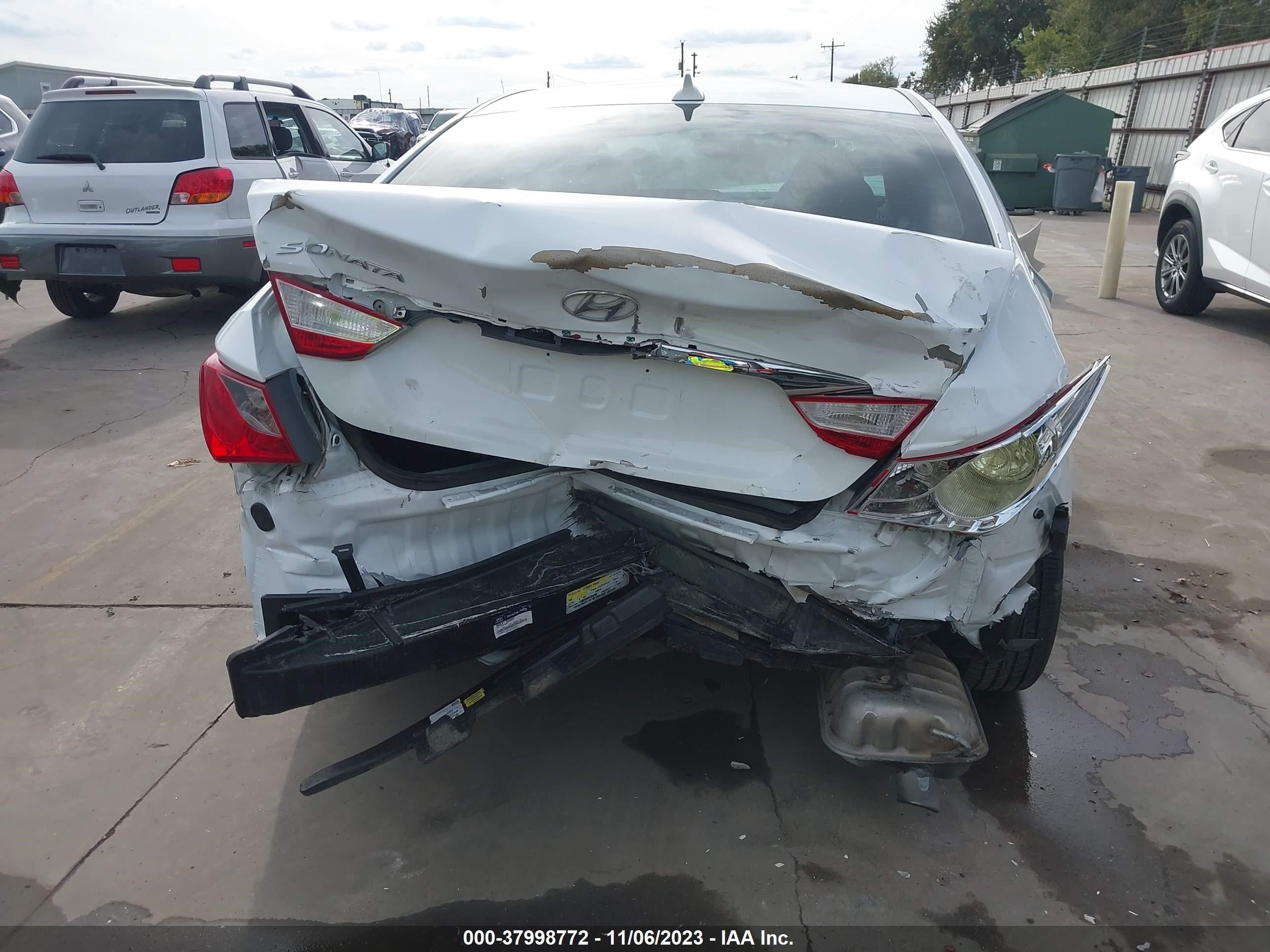 Photo 16 VIN: 5NPEB4AC0DH650262 - HYUNDAI SONATA 