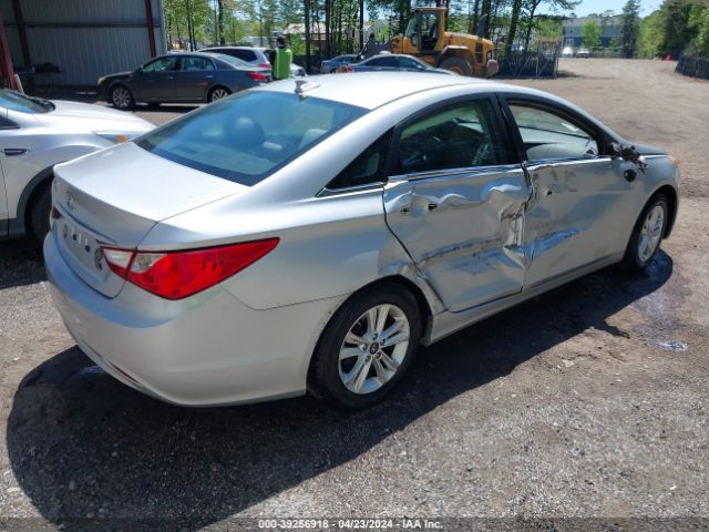 Photo 3 VIN: 5NPEB4AC0DH803724 - HYUNDAI SONATA 