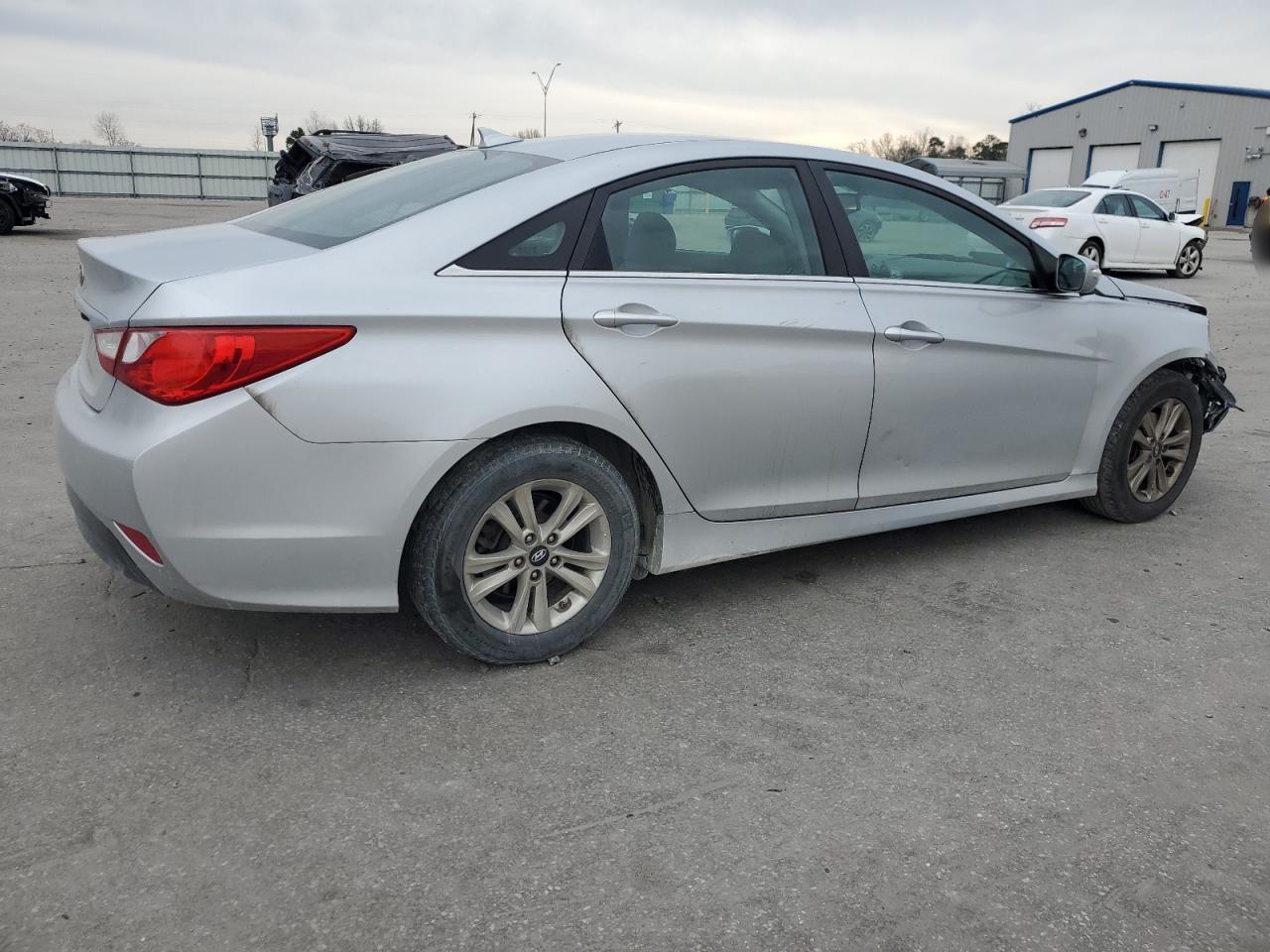 Photo 2 VIN: 5NPEB4AC0EH925694 - HYUNDAI SONATA 