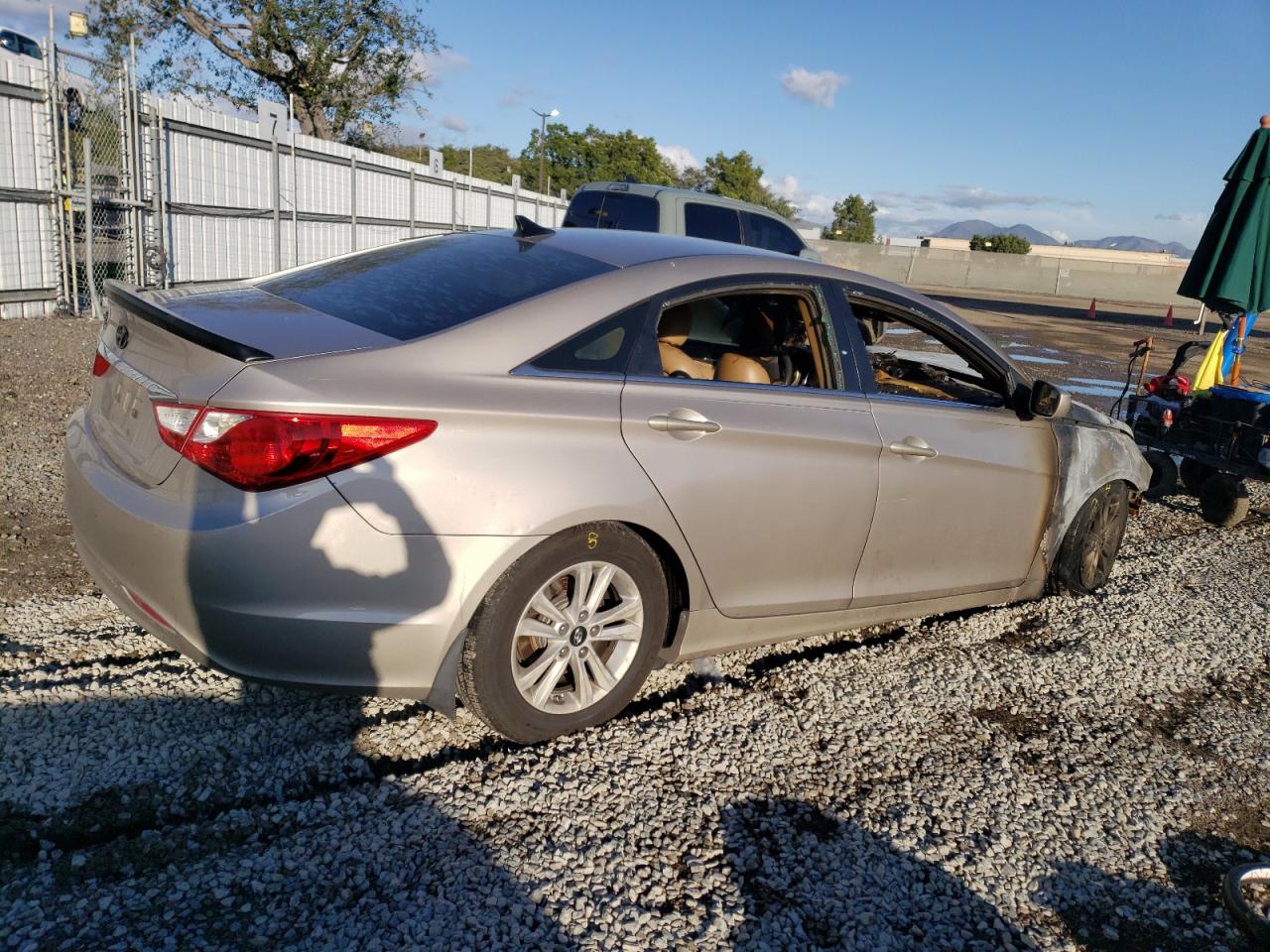 Photo 2 VIN: 5NPEB4AC1BH114420 - HYUNDAI SONATA 