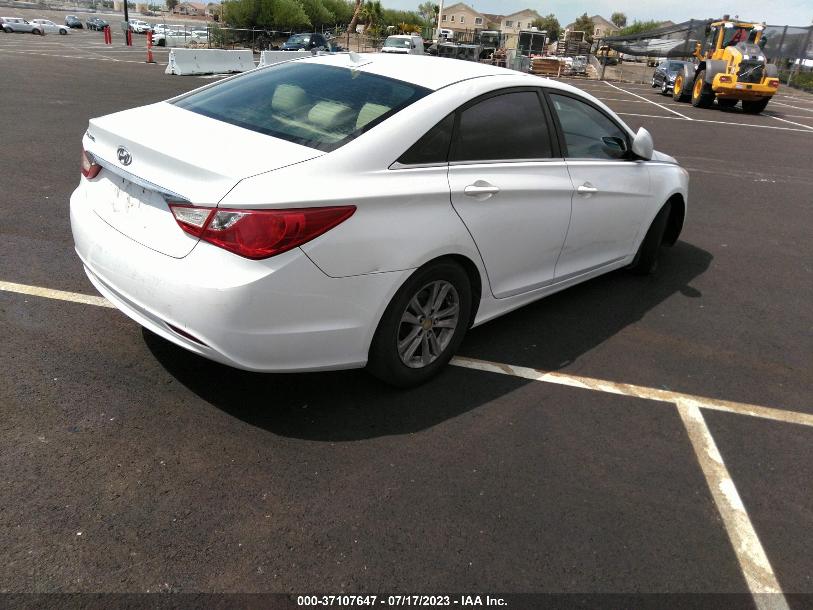 Photo 3 VIN: 5NPEB4AC1BH147465 - HYUNDAI SONATA 