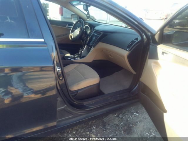 Photo 4 VIN: 5NPEB4AC1CH358232 - HYUNDAI SONATA 