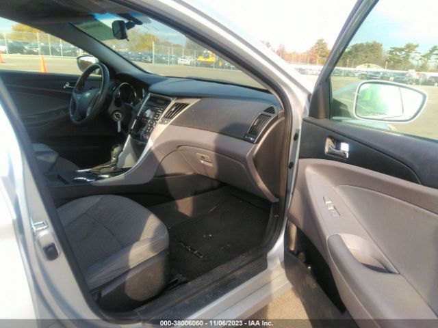 Photo 4 VIN: 5NPEB4AC1CH454927 - HYUNDAI SONATA 