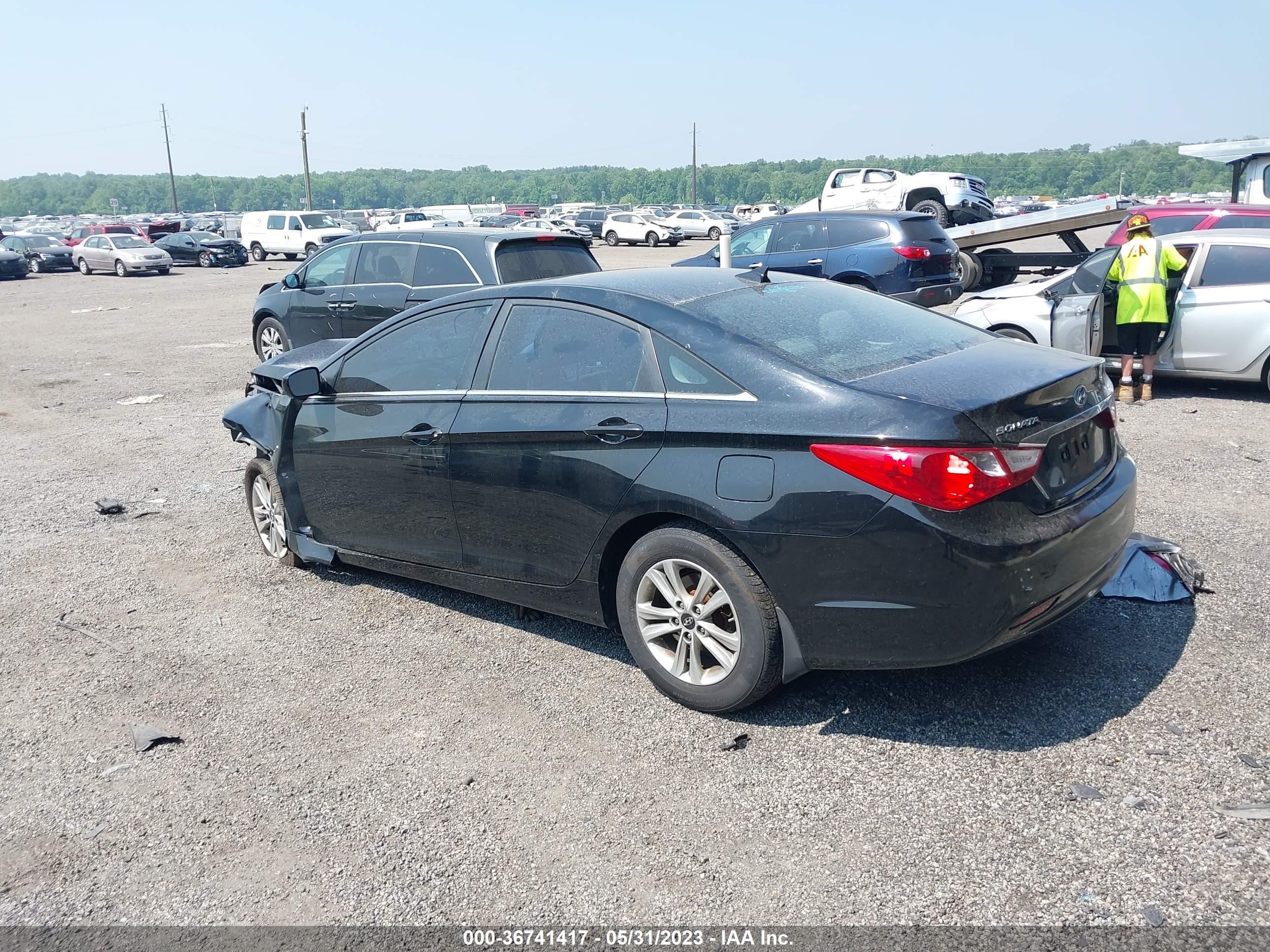 Photo 2 VIN: 5NPEB4AC1CH468827 - HYUNDAI SONATA 