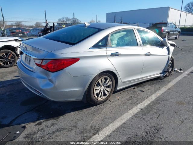 Photo 3 VIN: 5NPEB4AC1CH483098 - HYUNDAI SONATA 