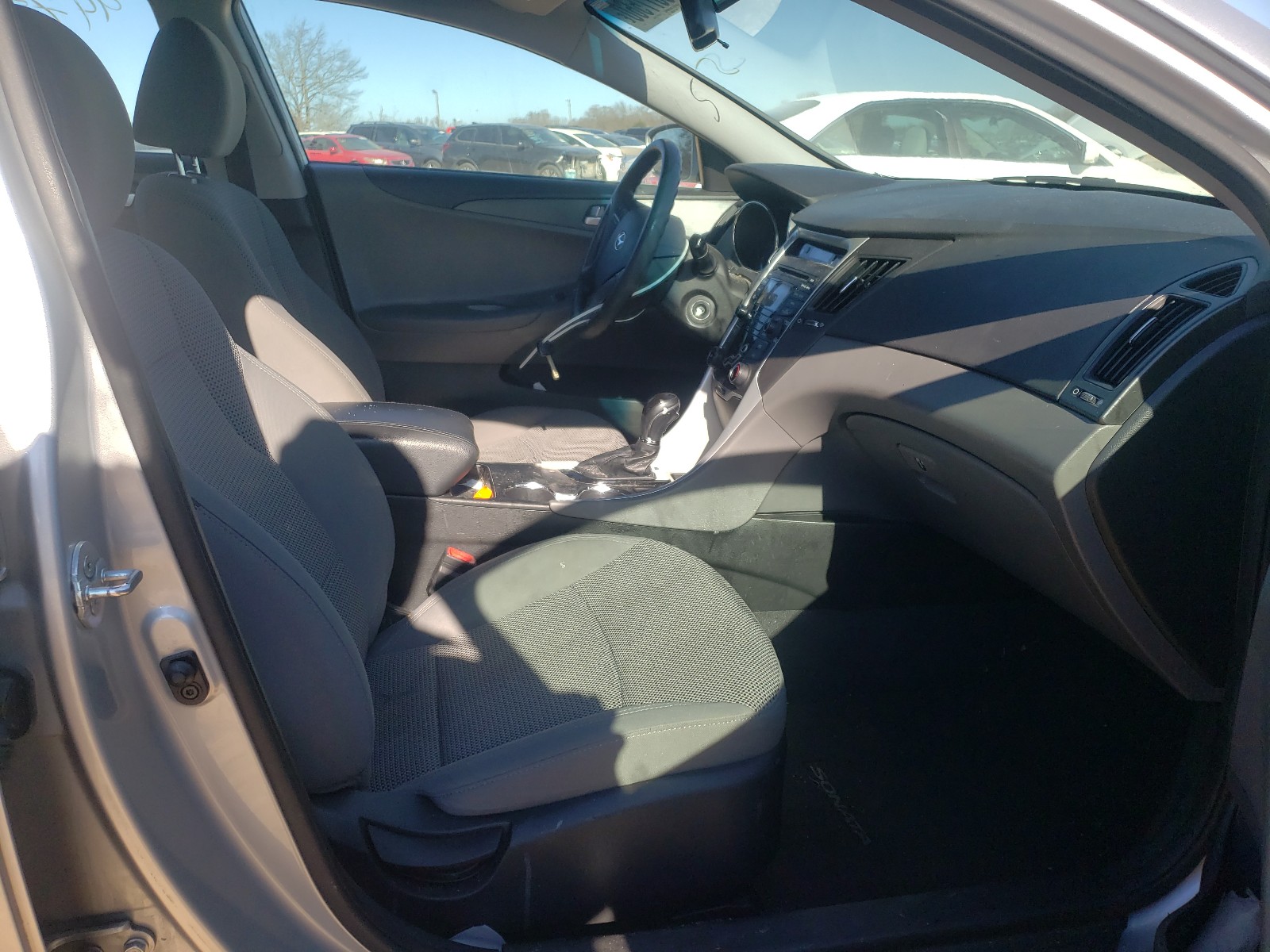 Photo 4 VIN: 5NPEB4AC1CH486440 - HYUNDAI SONATA GLS 