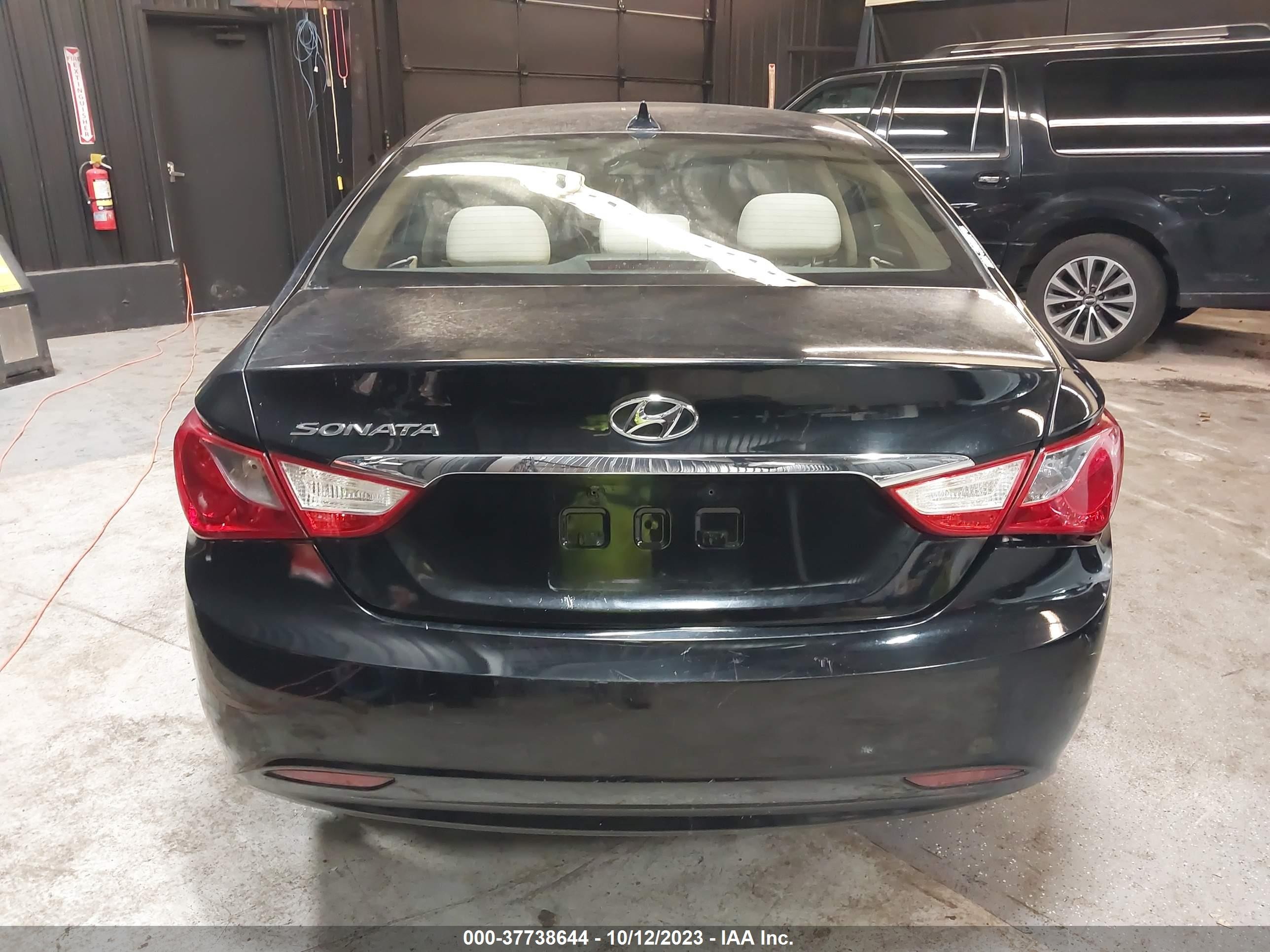 Photo 15 VIN: 5NPEB4AC1DH565902 - HYUNDAI SONATA 