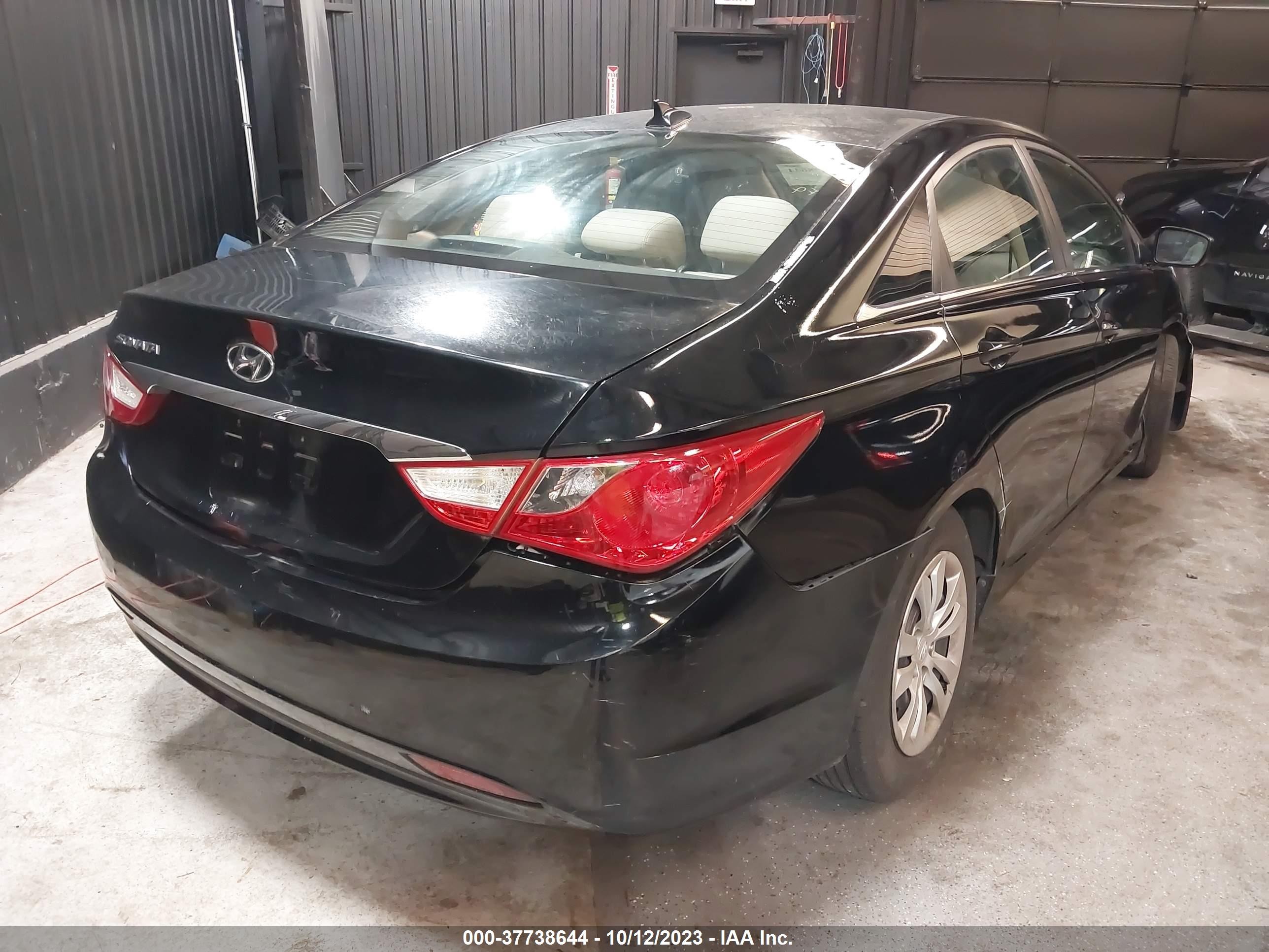 Photo 3 VIN: 5NPEB4AC1DH565902 - HYUNDAI SONATA 