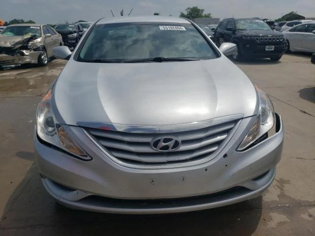 Photo 4 VIN: 5NPEB4AC1DH569965 - HYUNDAI SONATA GLS 