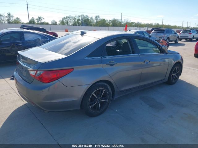 Photo 3 VIN: 5NPEB4AC1DH573305 - HYUNDAI SONATA 