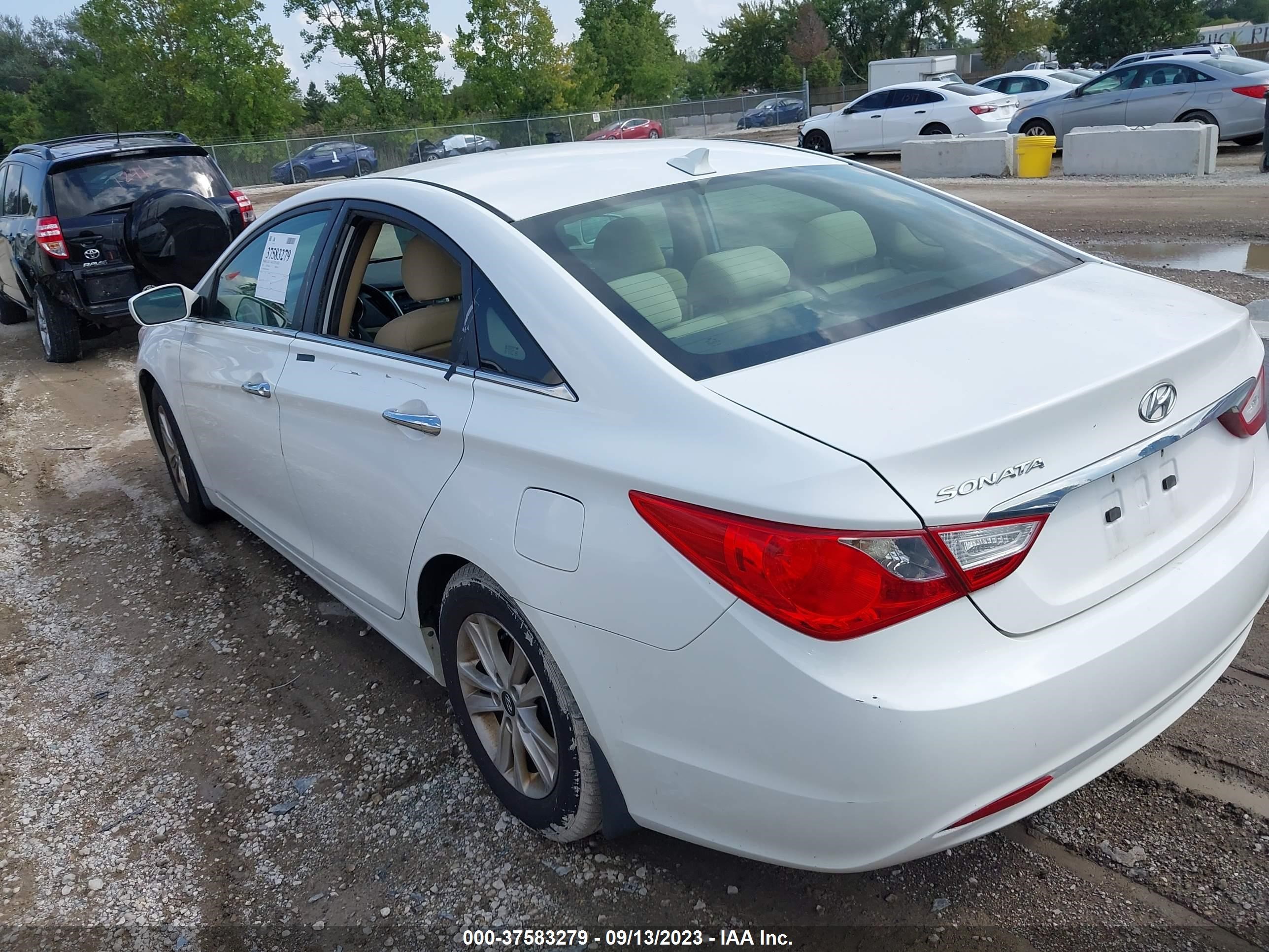 Photo 2 VIN: 5NPEB4AC1DH629503 - HYUNDAI SONATA 