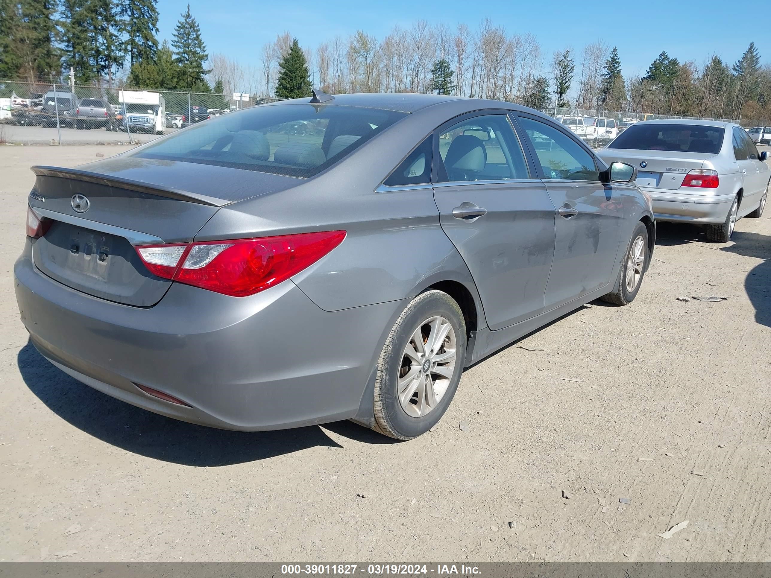 Photo 3 VIN: 5NPEB4AC1DH765159 - HYUNDAI SONATA 