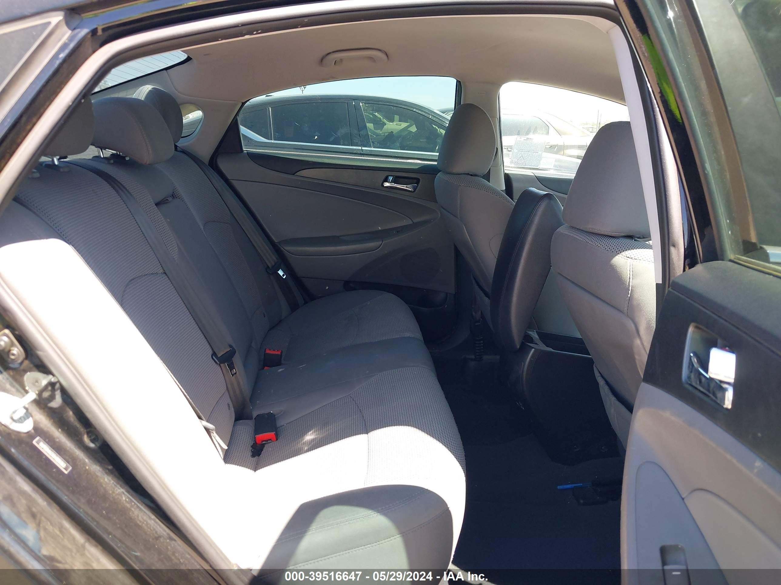 Photo 8 VIN: 5NPEB4AC1EH829363 - HYUNDAI SONATA 