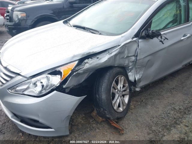 Photo 5 VIN: 5NPEB4AC1EH860001 - HYUNDAI SONATA 