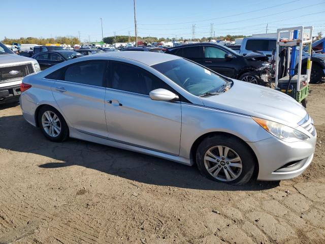 Photo 3 VIN: 5NPEB4AC1EH940138 - HYUNDAI SONATA GLS 