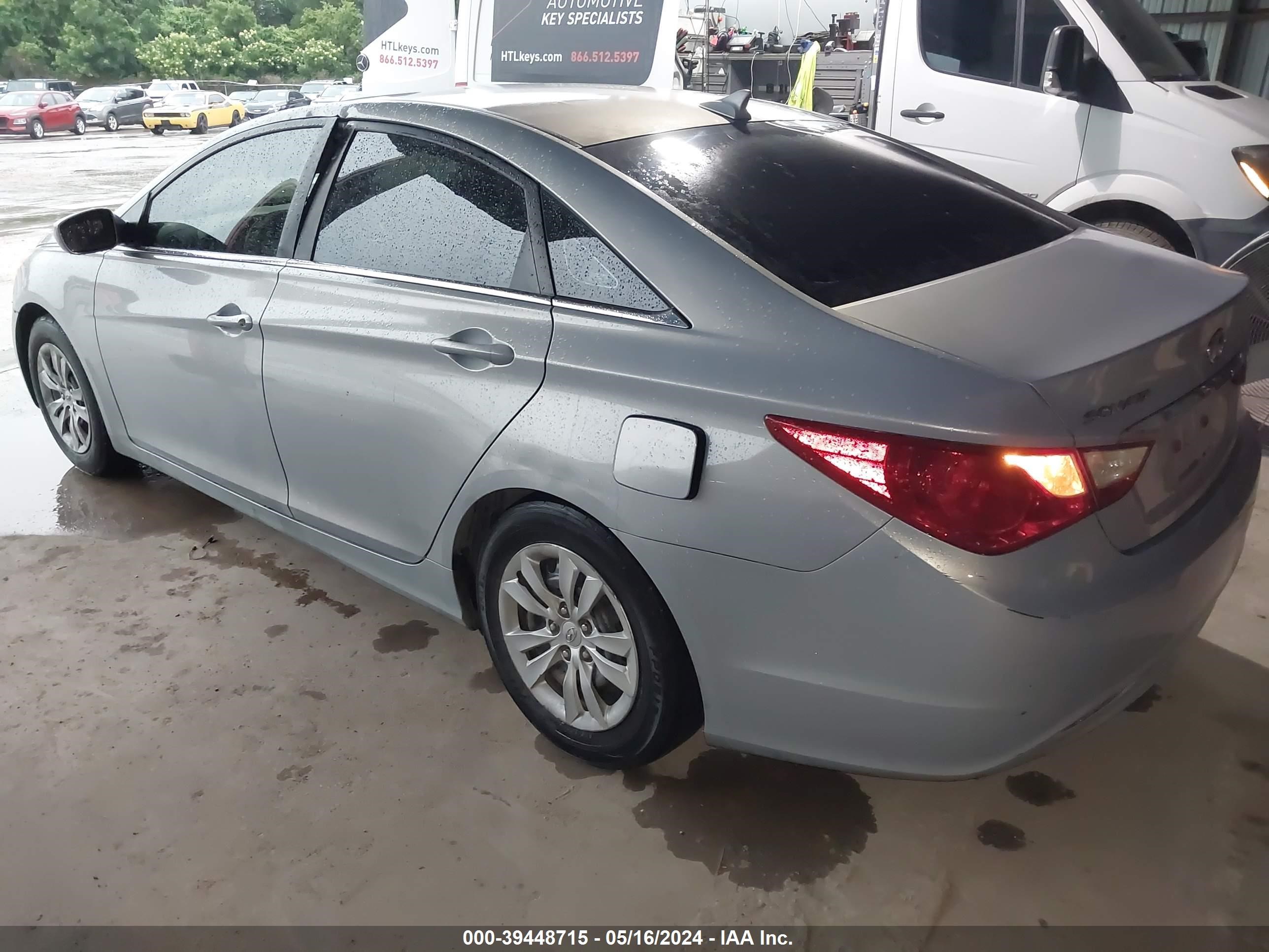 Photo 2 VIN: 5NPEB4AC2BH024080 - HYUNDAI SONATA 