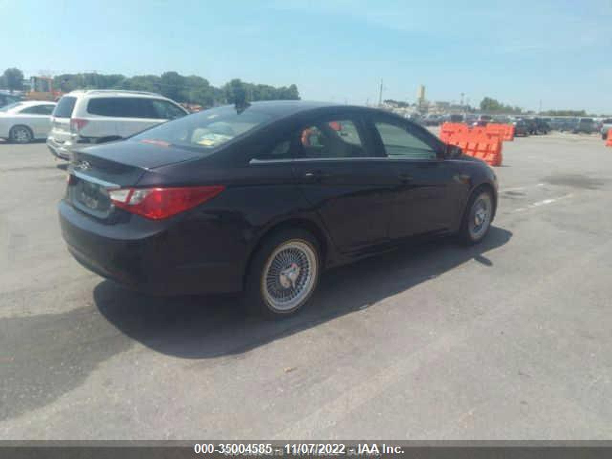 Photo 3 VIN: 5NPEB4AC2BH052672 - HYUNDAI SONATA 