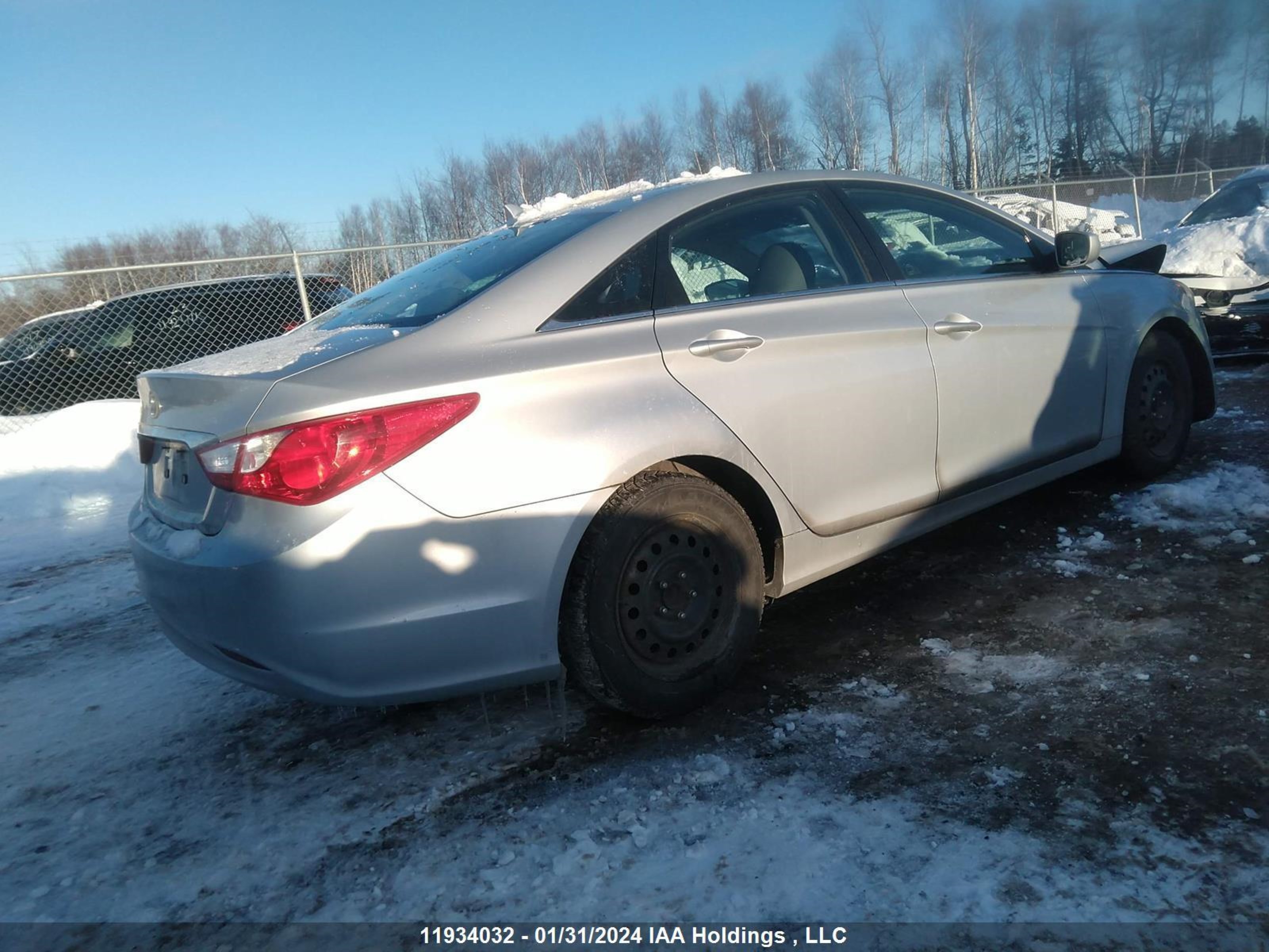 Photo 3 VIN: 5NPEB4AC2BH076731 - HYUNDAI SONATA 