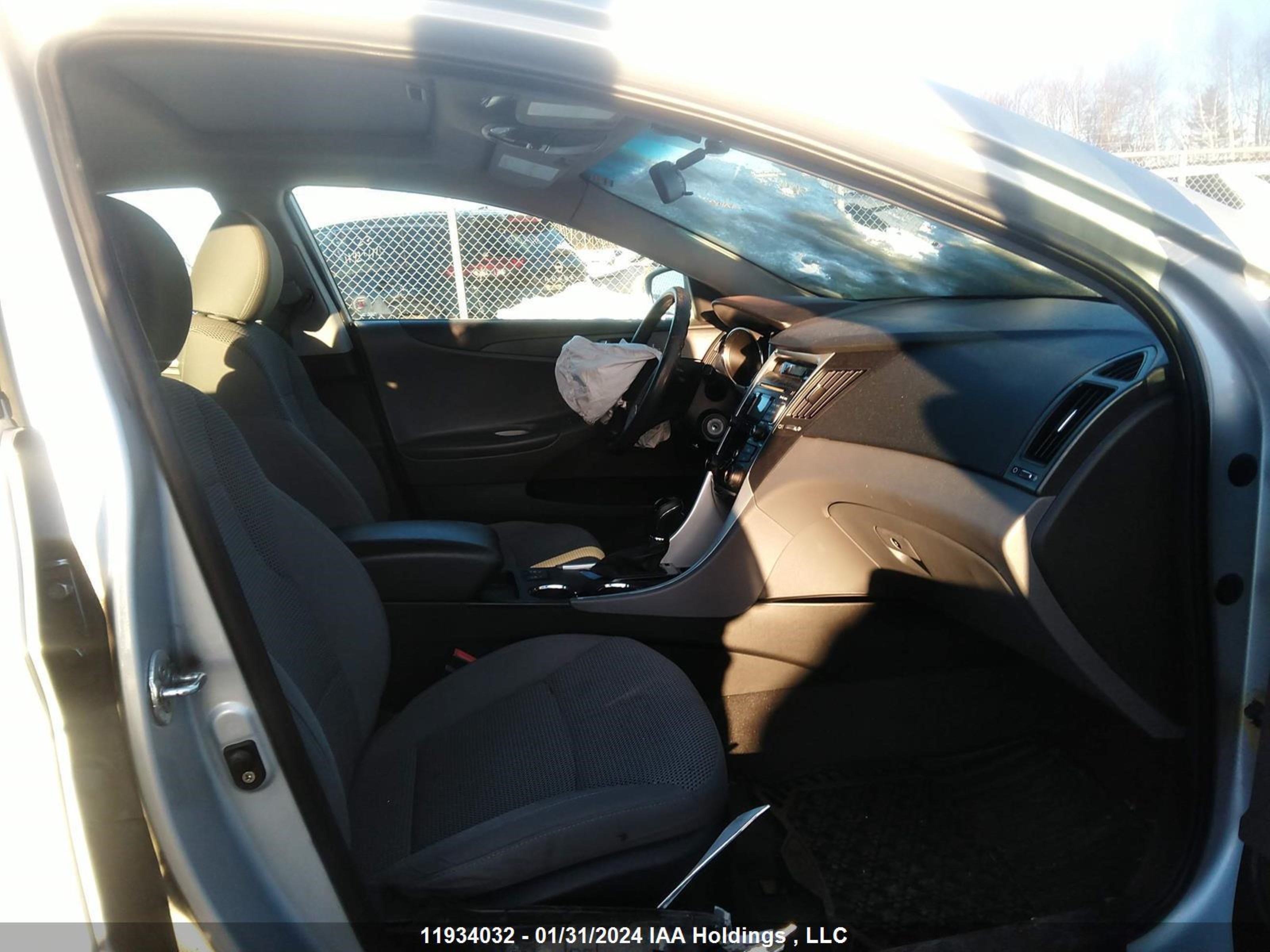 Photo 4 VIN: 5NPEB4AC2BH076731 - HYUNDAI SONATA 