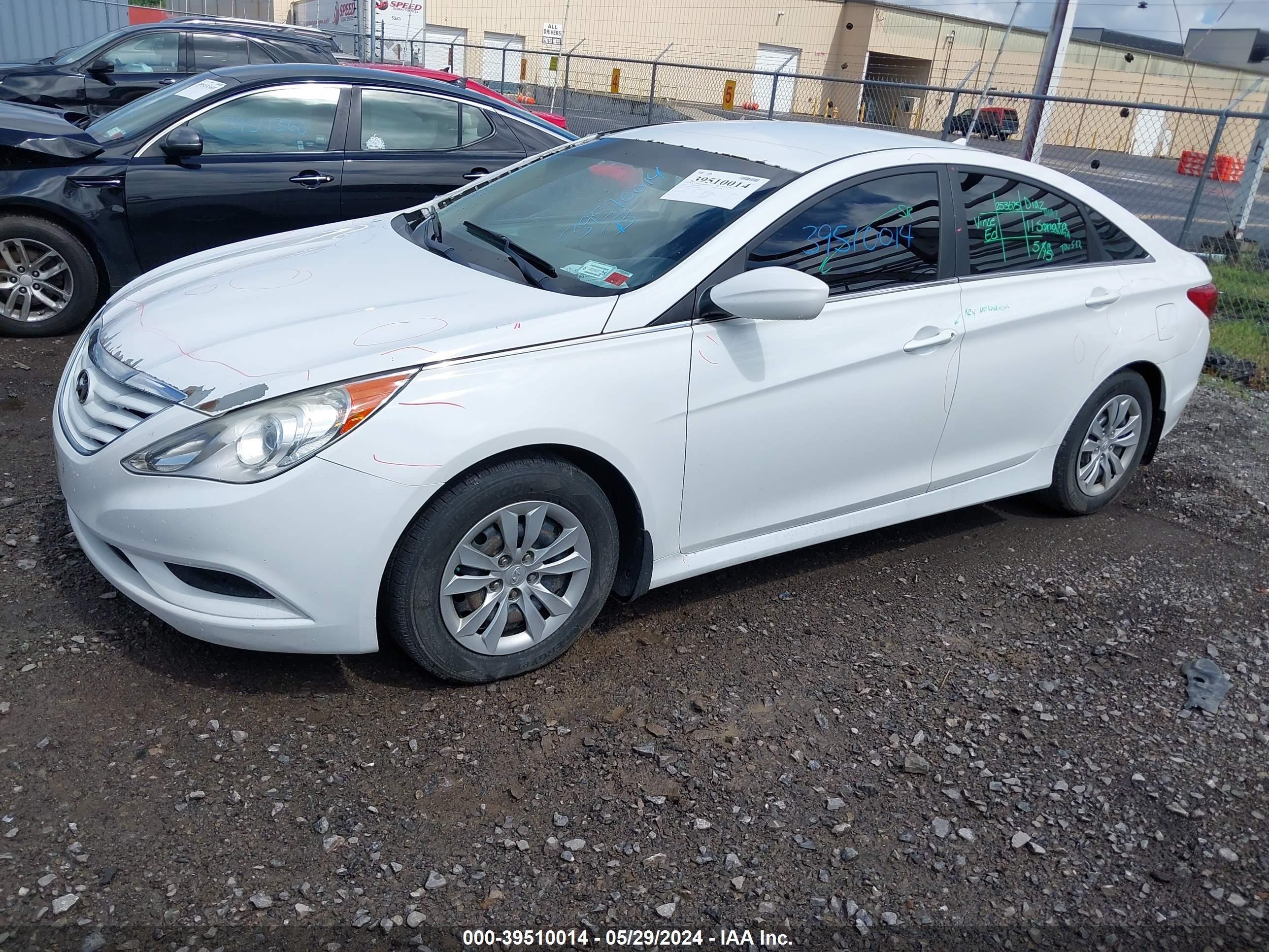 Photo 1 VIN: 5NPEB4AC2BH131680 - HYUNDAI SONATA 