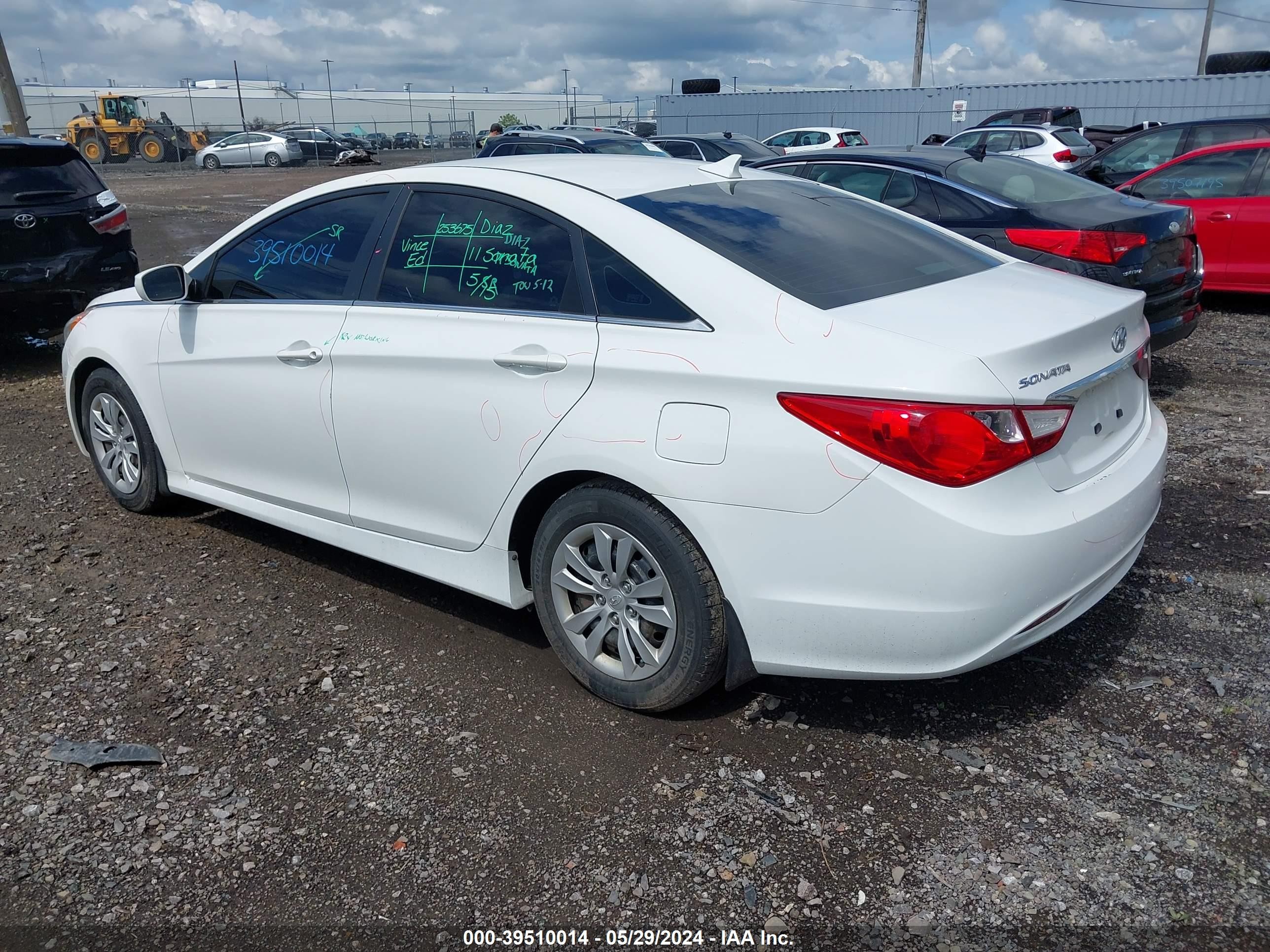 Photo 2 VIN: 5NPEB4AC2BH131680 - HYUNDAI SONATA 