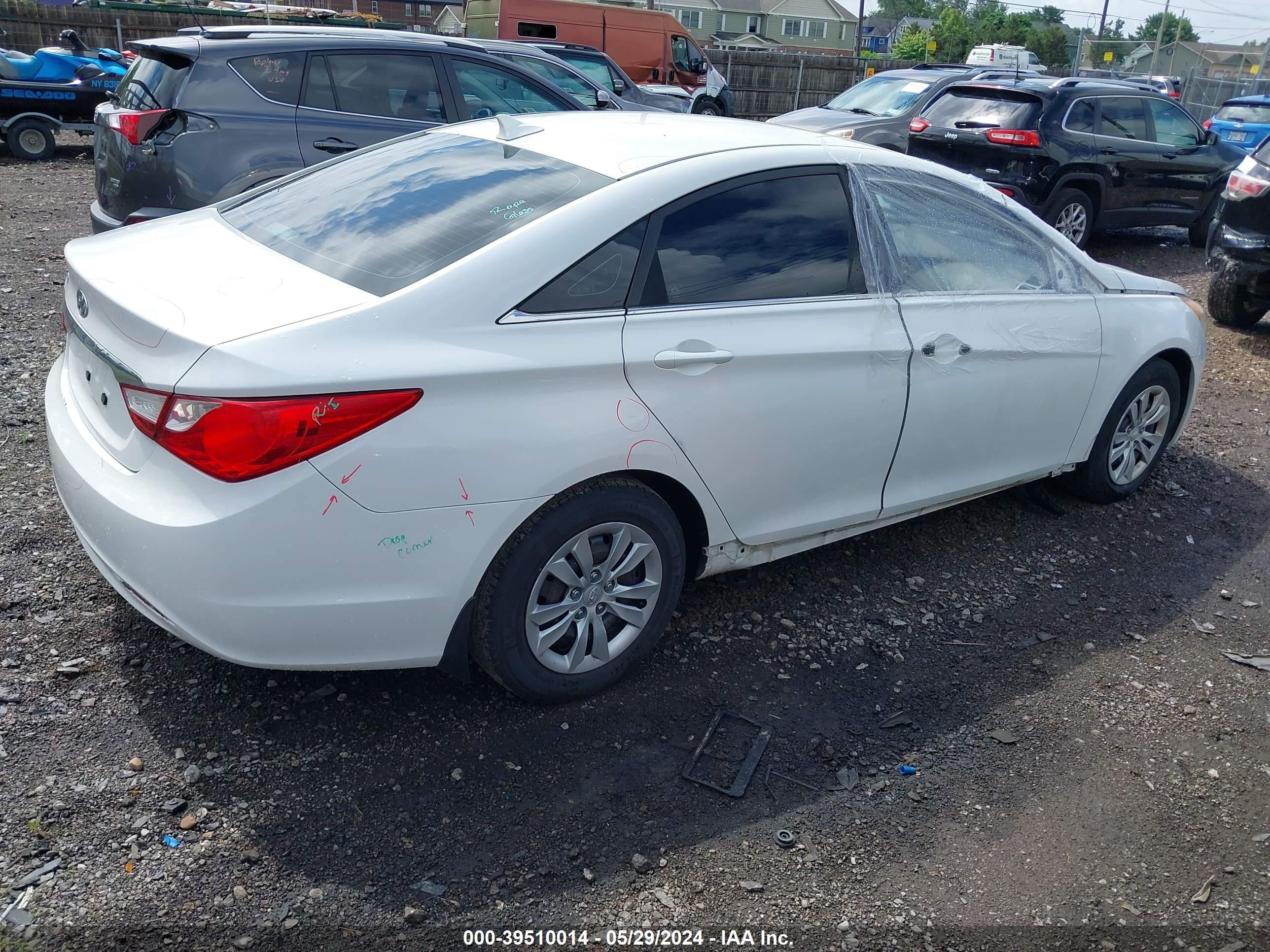 Photo 3 VIN: 5NPEB4AC2BH131680 - HYUNDAI SONATA 