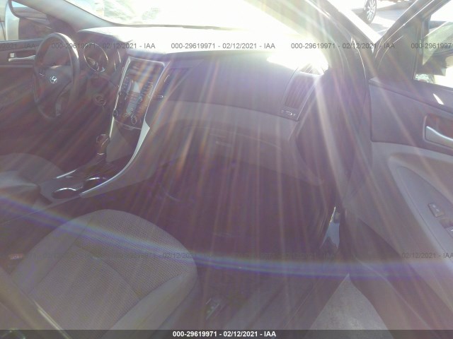 Photo 4 VIN: 5NPEB4AC2BH193421 - HYUNDAI SONATA 