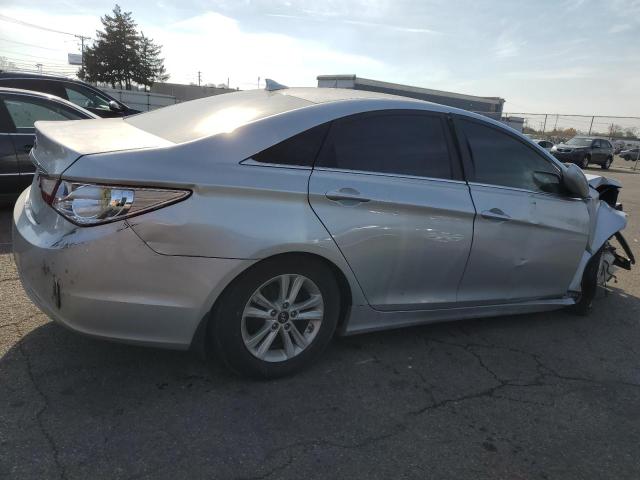 Photo 2 VIN: 5NPEB4AC2CH334473 - HYUNDAI SONATA GLS 