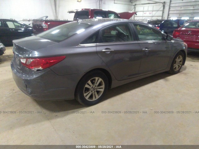 Photo 3 VIN: 5NPEB4AC2CH384273 - HYUNDAI SONATA 