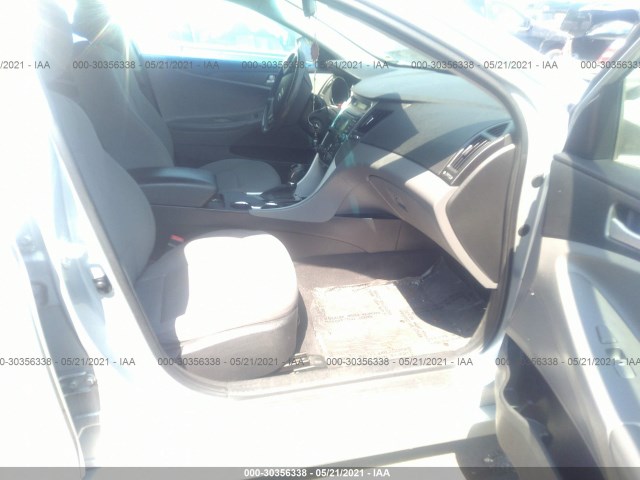 Photo 4 VIN: 5NPEB4AC2CH398111 - HYUNDAI SONATA 