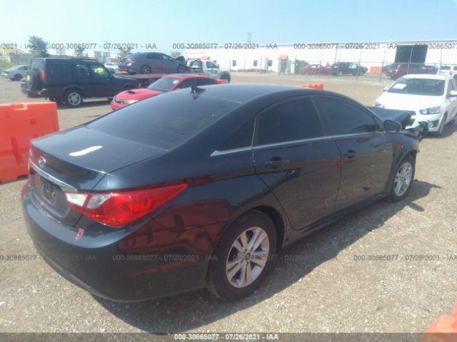 Photo 3 VIN: 5NPEB4AC2CH399985 - HYUNDAI SONATA 