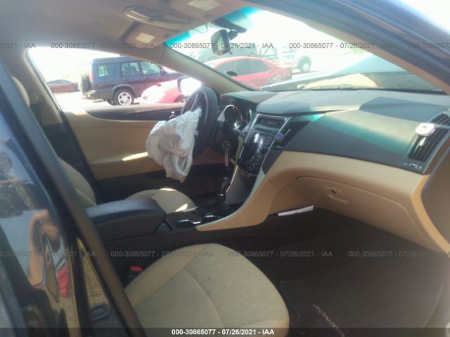 Photo 4 VIN: 5NPEB4AC2CH399985 - HYUNDAI SONATA 