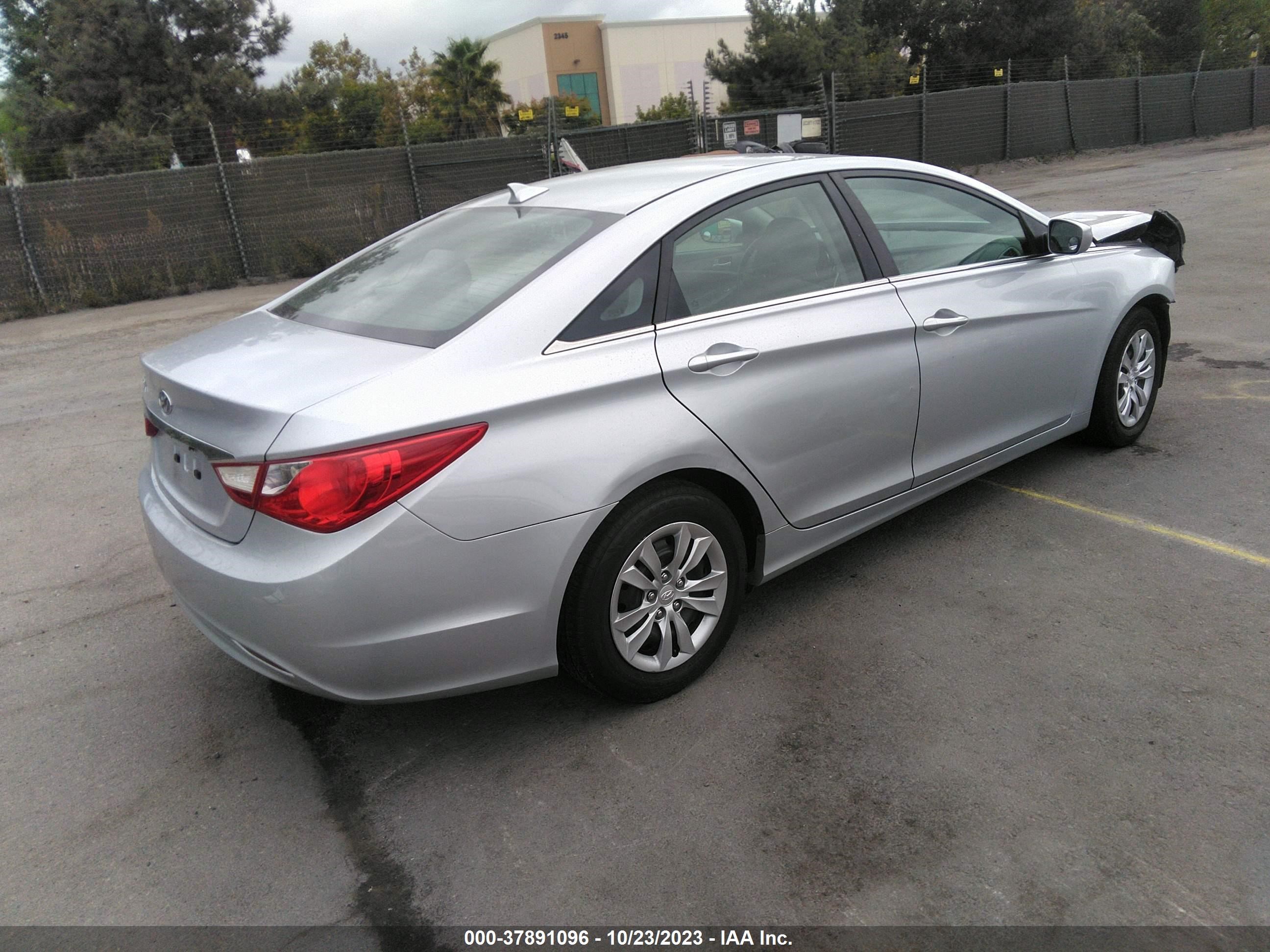 Photo 3 VIN: 5NPEB4AC2CH400150 - HYUNDAI SONATA 