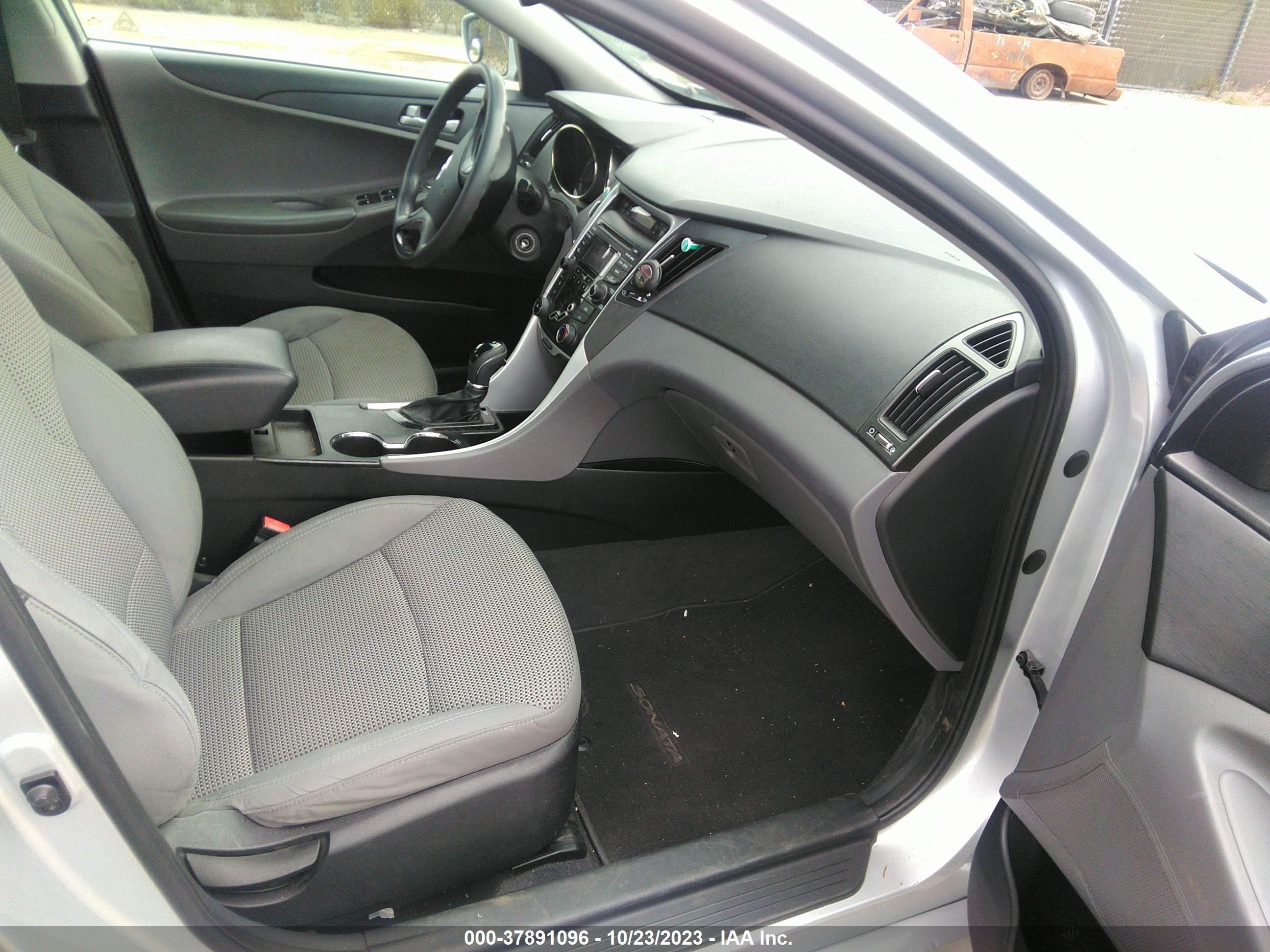 Photo 4 VIN: 5NPEB4AC2CH400150 - HYUNDAI SONATA 