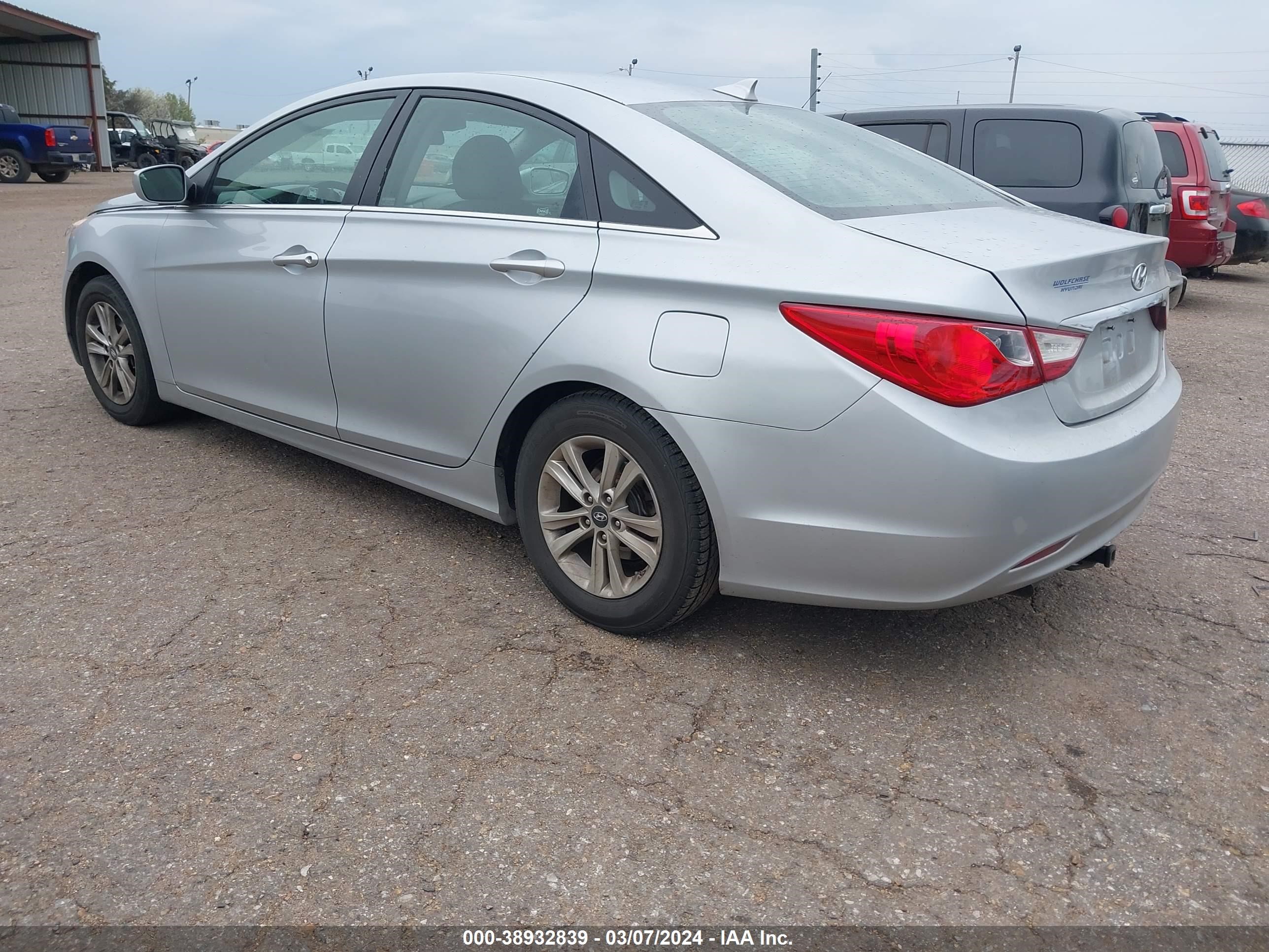 Photo 2 VIN: 5NPEB4AC2CH434217 - HYUNDAI SONATA 