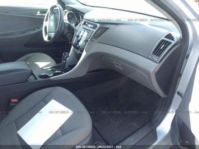 Photo 4 VIN: 5NPEB4AC2CH437120 - HYUNDAI SONATA 