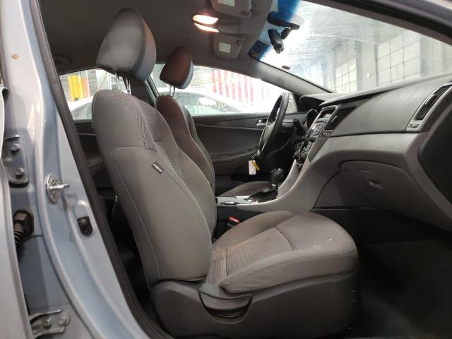 Photo 4 VIN: 5NPEB4AC2CH443029 - HYUNDAI SONATA GLS 