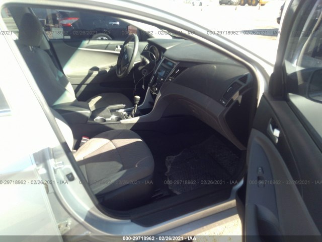 Photo 4 VIN: 5NPEB4AC2CH465368 - HYUNDAI SONATA 