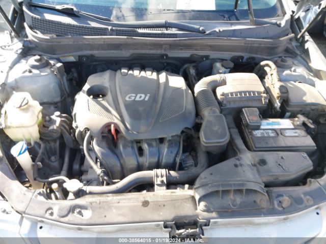 Photo 9 VIN: 5NPEB4AC2CH484745 - HYUNDAI SONATA 