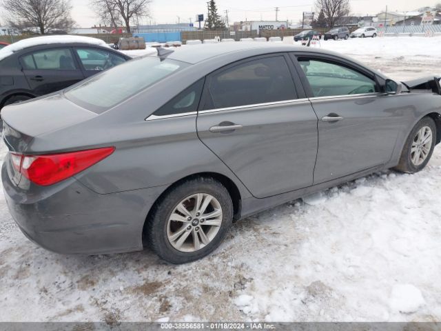 Photo 3 VIN: 5NPEB4AC2CH488178 - HYUNDAI SONATA 