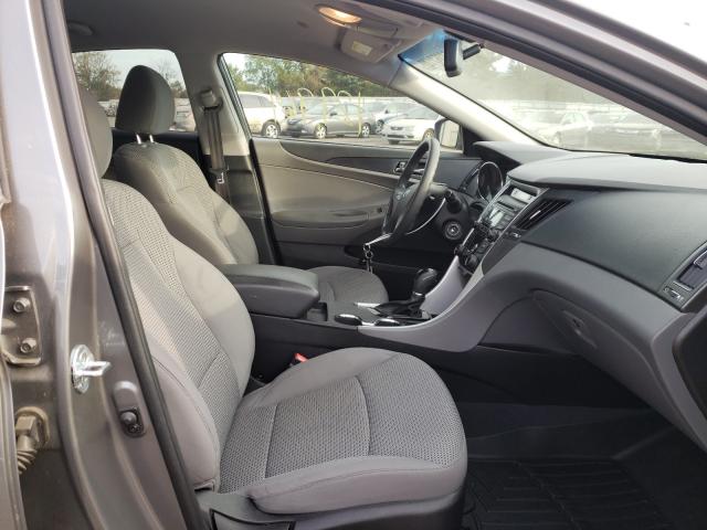 Photo 4 VIN: 5NPEB4AC2CH497141 - HYUNDAI SONATA GLS 