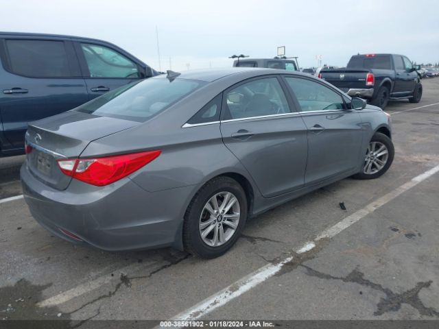 Photo 3 VIN: 5NPEB4AC2DH531063 - HYUNDAI SONATA 