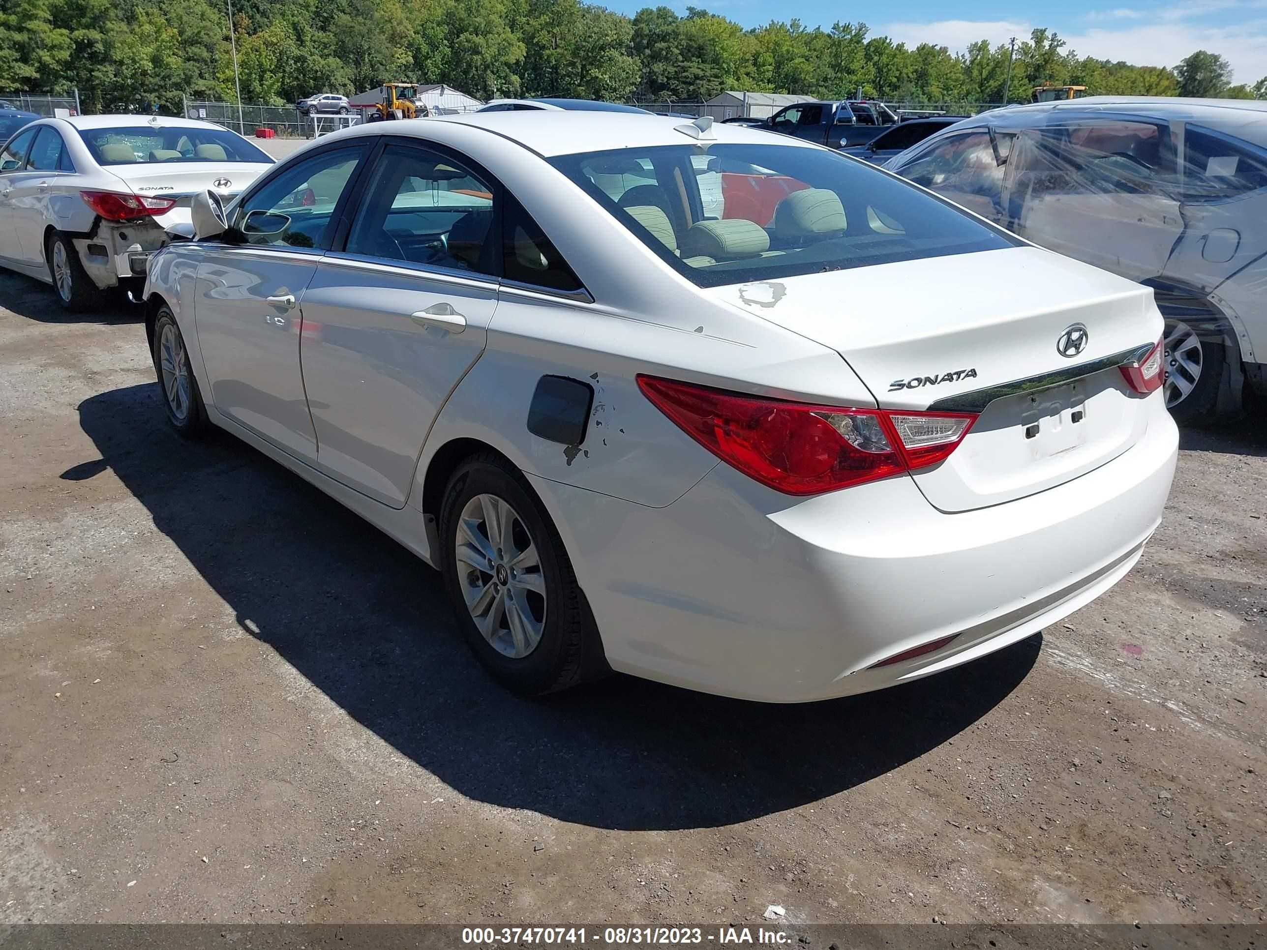 Photo 2 VIN: 5NPEB4AC2DH550597 - HYUNDAI SONATA 