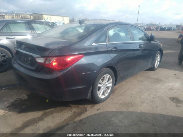 Photo 3 VIN: 5NPEB4AC2DH556240 - HYUNDAI SONATA 