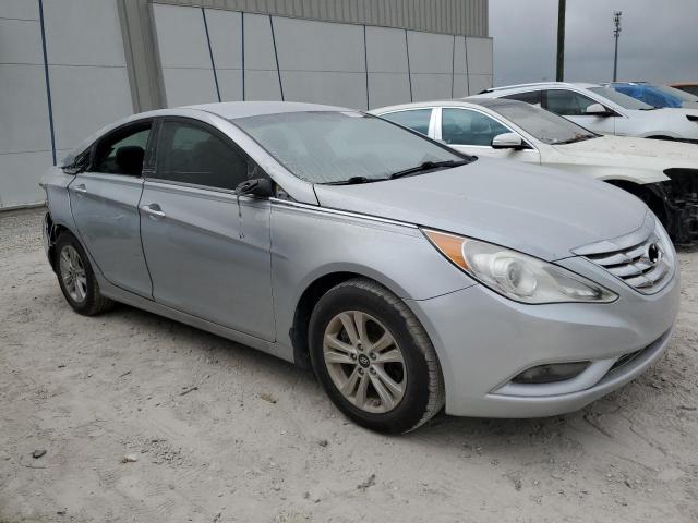 Photo 3 VIN: 5NPEB4AC2DH581896 - HYUNDAI SONATA 