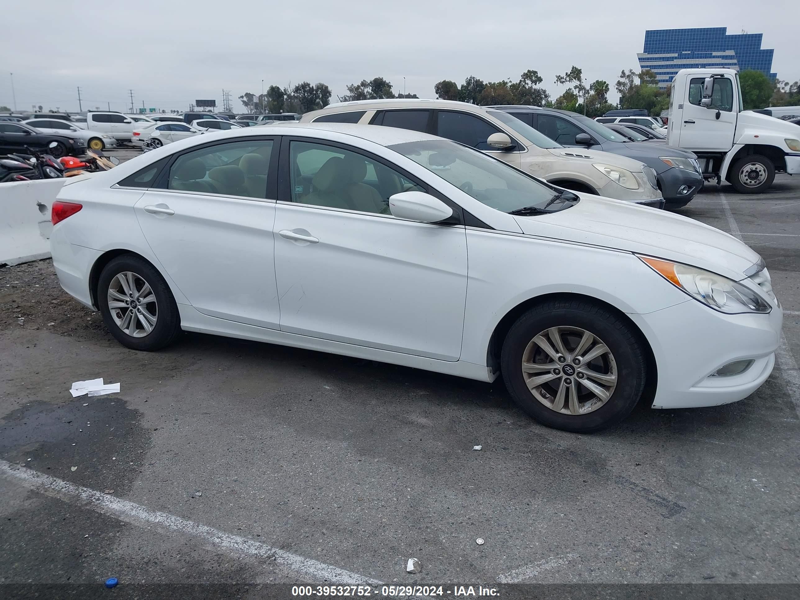 Photo 11 VIN: 5NPEB4AC2DH596477 - HYUNDAI SONATA 