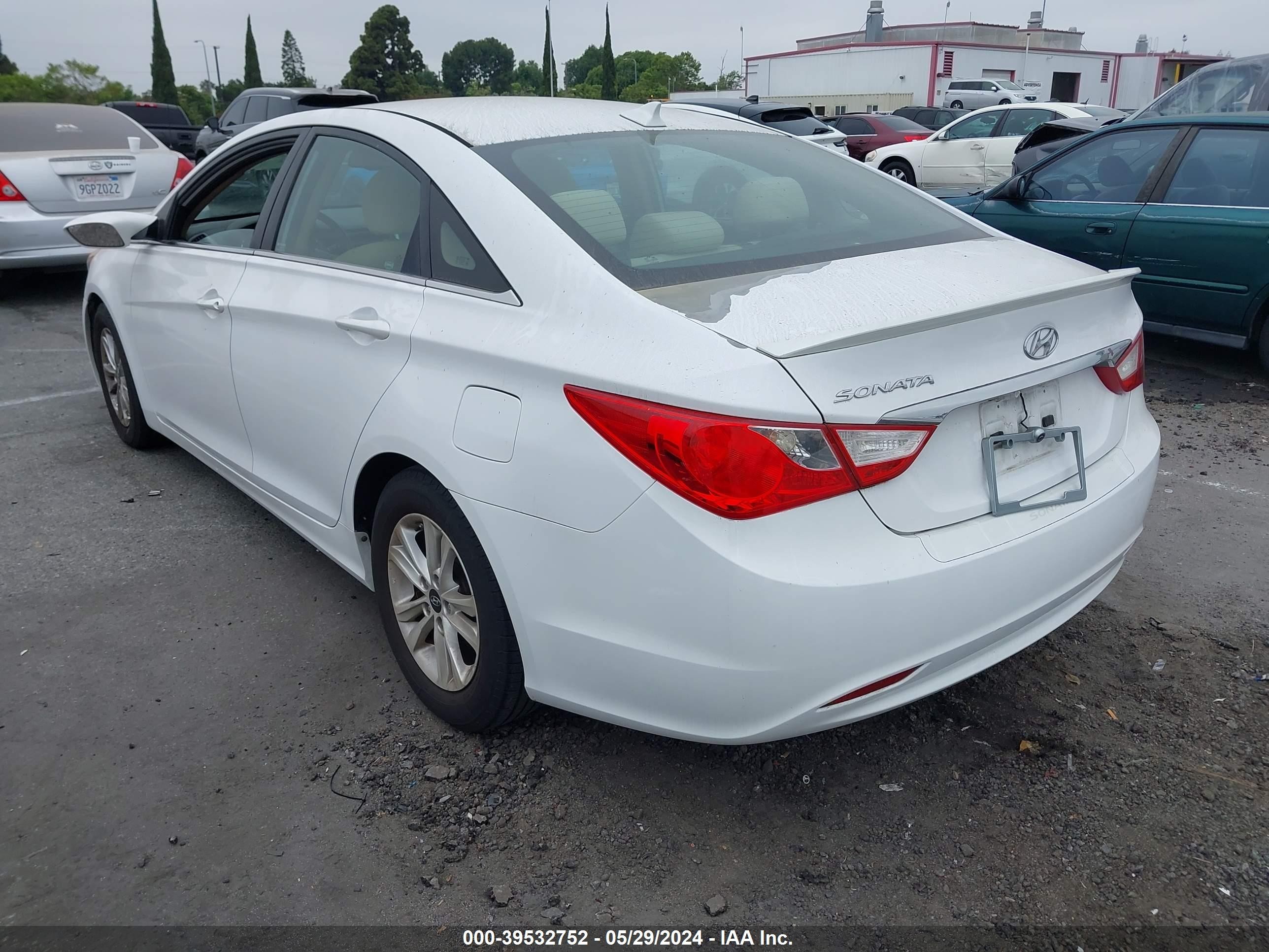 Photo 2 VIN: 5NPEB4AC2DH596477 - HYUNDAI SONATA 